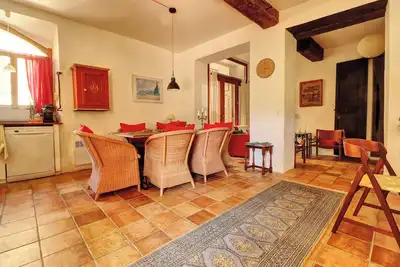 Image de Spacious easy access ground floor flat in Axat with 5-star rating on rival site.