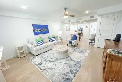 Image de 2 bedroom 1. 5 bath townhome 1150 sqft