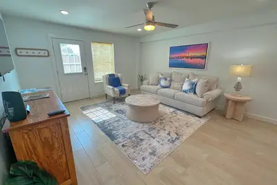 Image de 2 bedroom 1. 5 bath townhome 1150 sqft