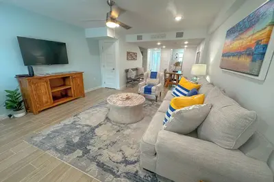 Image de 2 bedroom 1. 5 bath townhome 1150 sqft