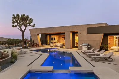 Image de Sandstone by Fieldtrip | Modern w Pool & Views