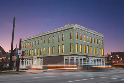 Image de Queen Studio Lofted Twin, Hancock House Louisville