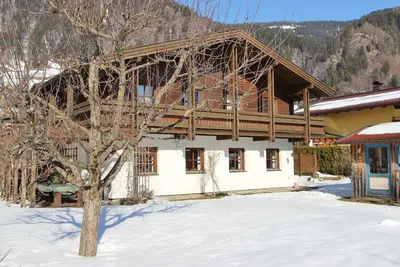 Quaint Mansion Near ski bus in Goldegg
