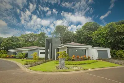 Image de Vibrant 3 Bedroom home at Pacifico Resort