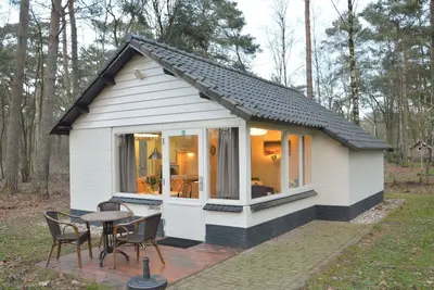 Image de Completely Detached Bungalow in a Nature-filled Park by a Large fen