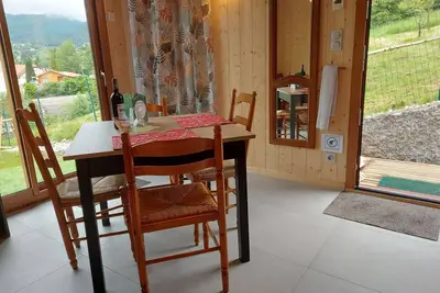 Image de Chalet in Lovely, Rich Forest Setting With a Beautiful View
