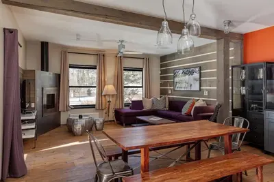 Image de Bavarian Chalet 2 - Bavarian-inspired chalet with stylish decor and easy ski acc