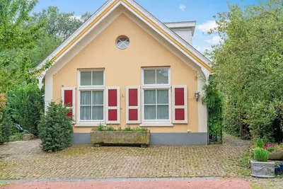 Image de Picturesque Holiday Home in Oldenzaal With Jacuzzi