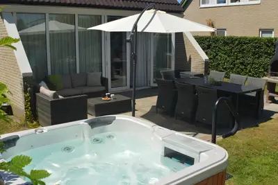 Image de House With Sauna, Outdoor spa and Pedal Boat in Vlagtwedde