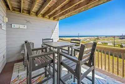 Image de Summer Savings - Semi-Oceanfront Condo w/ Resort Pool and Boardwalk to the Beach