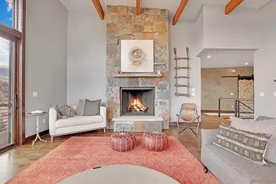 Luxurious Contemporary Home