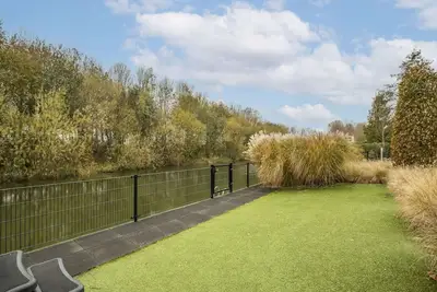 Image de Brand new Luxury Villa on a Small-scale Park With its own Jetty