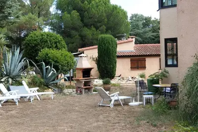 Image de Logement dans un parc de pins avec piscine-Canigou