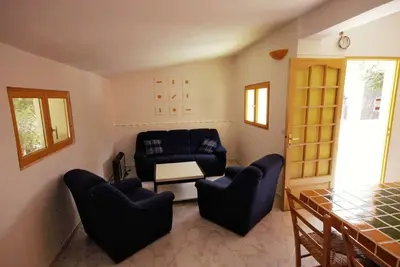 Image de Logement dans un parc de pins avec piscine - Palmier