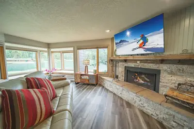Image de Amazing Lake Views! Updated and Spacious Condo