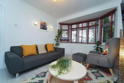 Image de Serene home with all comforts (Wifi, Parking, Ev Charge) & Long Stay Discount! \n