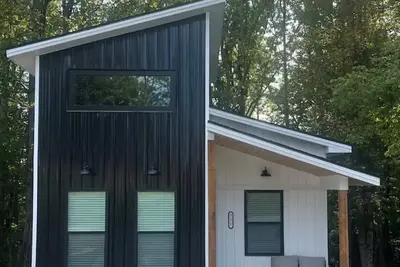 Image de Captivating 2-bedroom, garage door house with WiFi, Ac in welcoming Somerset