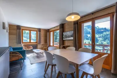 Image de Vue montagne, parking, télévision, casier à ski, 72m², La Clusaz