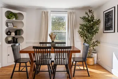 Image de Cozy Benedict Farm House by South Village Pond