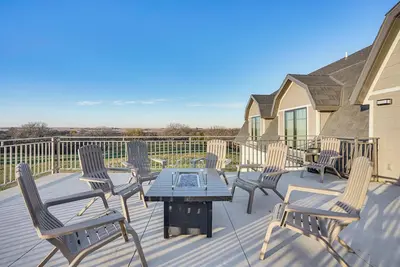 Image de Iowa Family Home w/ Valley Views & Rooftop Deck