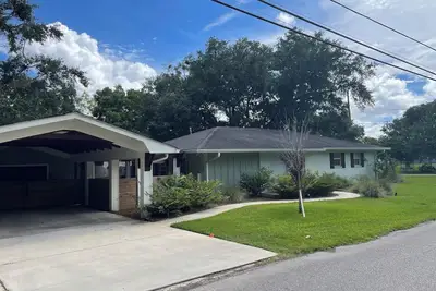 Image de Charming house in downtown Ocean Springs with fenced yard & outdoor living space