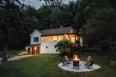 Image de Sand & Snow: Luxury Lakefront Retreat w/Spa