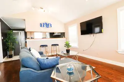 Image de Charming 2-bedroom house with Pool Table, Air Hockey, Vending Machine in Houston