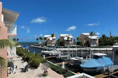 Image de 3-bedroom townhome in private marina community with spectacular ocean views.