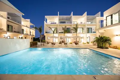 Image de A Big Deal! Seascape villa-style Townhome Grace Bay, Beach access, Gym, Fish Fry