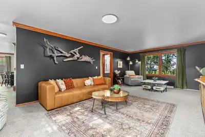 Image de Theatre Room|Firepit|Grill|Pets!