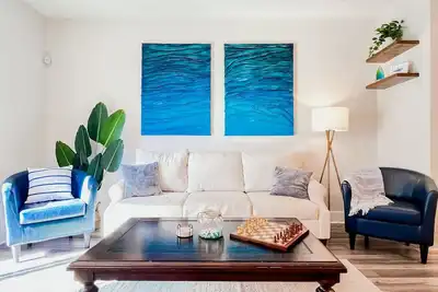 Image de King Bed w/ Great Location, 15 Min to Downtown