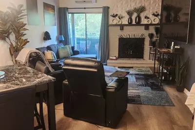 Image de Urban Eden! Pool/Hot Tub!