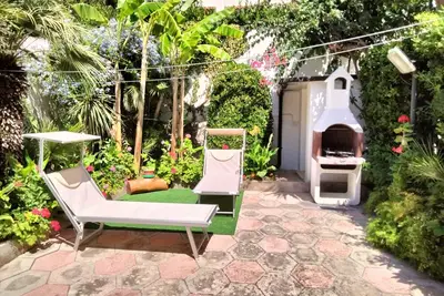Villa with garden 100 m. from the sea