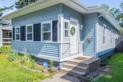 Image de Blue Bungalow with 2 bedrooms, WiFi, Ac in peaceful South Bend