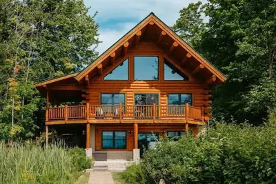 Image de New -Year Round-Log Home On Clam Lake - connecting to Torch Lake