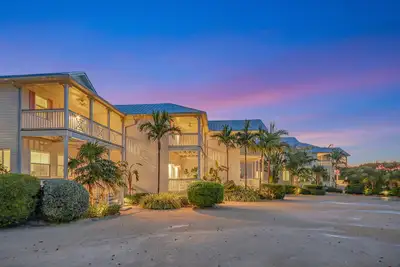 Image de Isla Sands Collection: Sleeps 24, All Ensuite Bedrooms, Waterfront