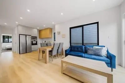 Image de West Harbour Escape Contemporary 4-Bedroom Unit B
