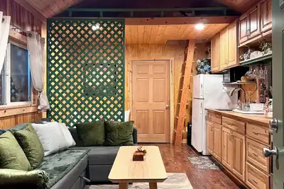 Image de Private Romantic Woodland Getaway- with sauna, hot tub, fire pits, and more.