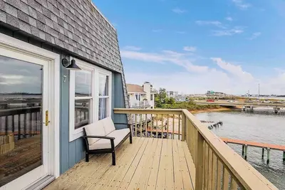 Image de Serenity by the Sea  Private Beach Pets Welcome