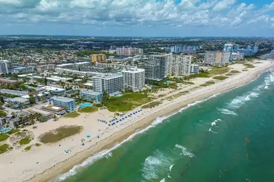 Image de Modernized Chic Beach Hotel - 19 N