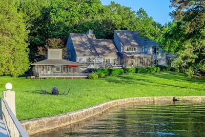 Image de New Listing | Ft Loudon Cove | Private Dock | Concord Marina | Tons of Outdoor Seating | Fire Pit