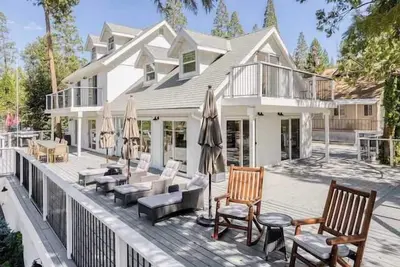 Image de Luxury Lake Home-The Bear Claw-Boat Slip-Sleeps 16