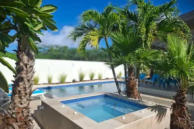 Image de Charming 3-bedroom villa -Hot Tub -beautiful pool -grill -amazing shaded patio!