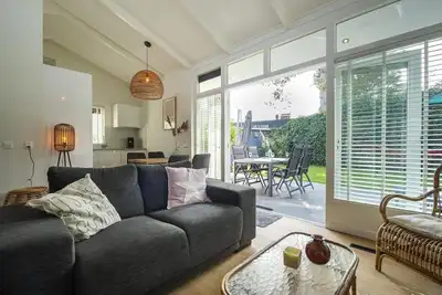 Image de This romantic holiday home is located in the middle part of the quiet and green park Toekomst in the middle of the Kop van Goeree