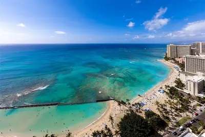 Image de Top Floor Penthouse @ Waikiki Beach Tower - Direct Oceanfront Condo in Waikiki