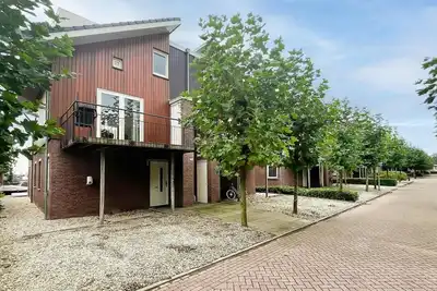 Image de Luxury apartment, located in the marina of Uitgeest
