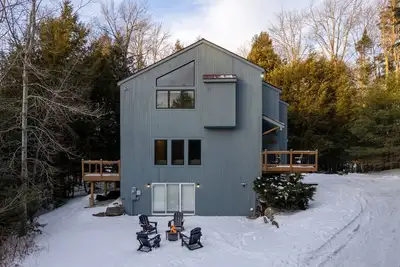 Image de Welcome to The Derry Woods Cabin