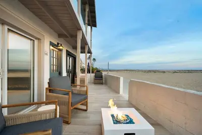 Image de Unit 5 · Beachfront | Private Patio | Panoramic Views