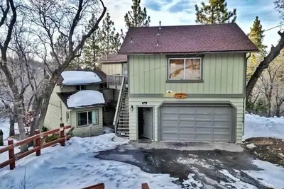 Image de Lassen Lodge · Walk to Slopes | Dog Friendly | Spa | Ev Charger