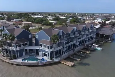 Image de Pelican Point #2 -Great Complex! Great views! Cool off in the swimming Pool! !
